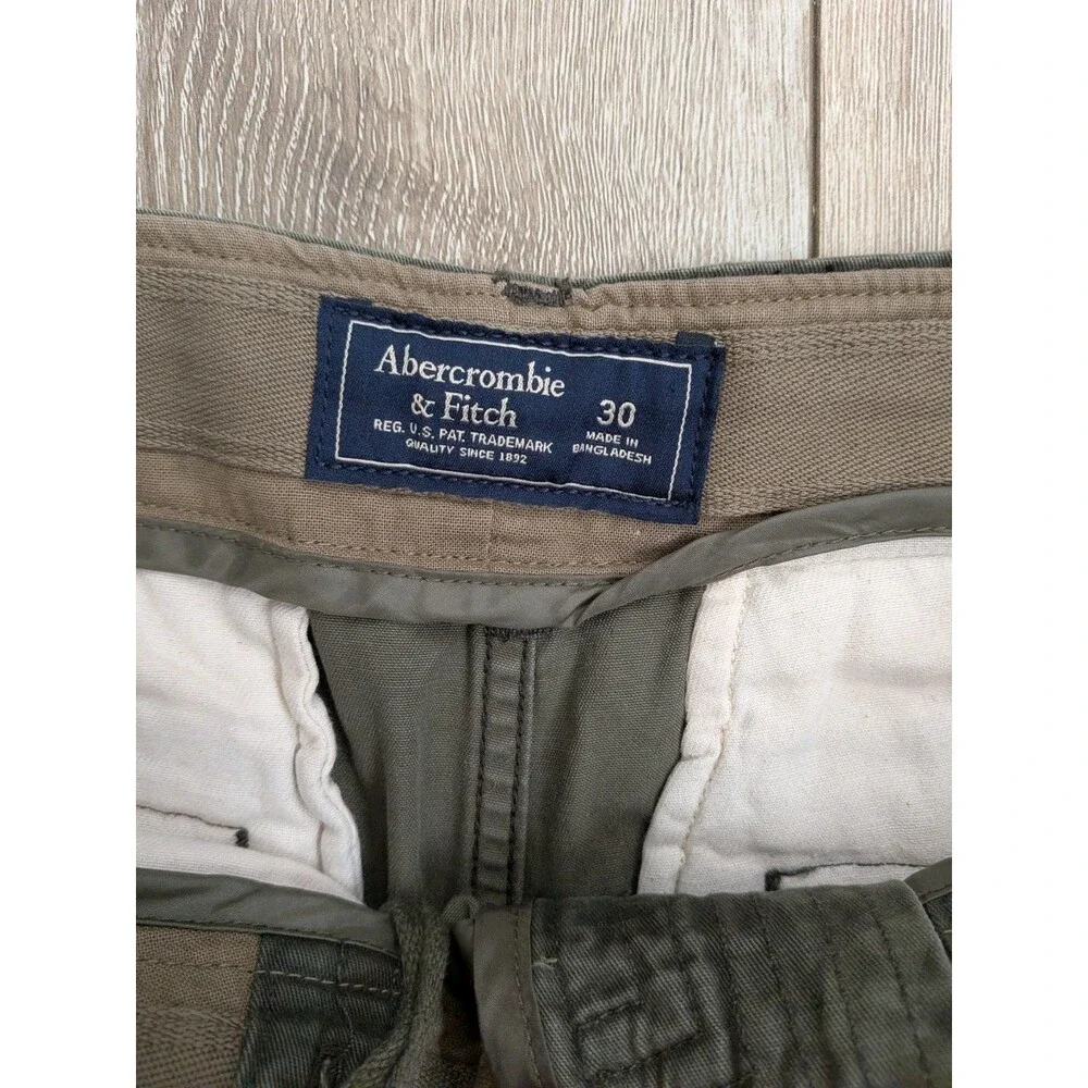 Abercrombie & Fitch Camo Cargo Shorts Size 30 Button Fly